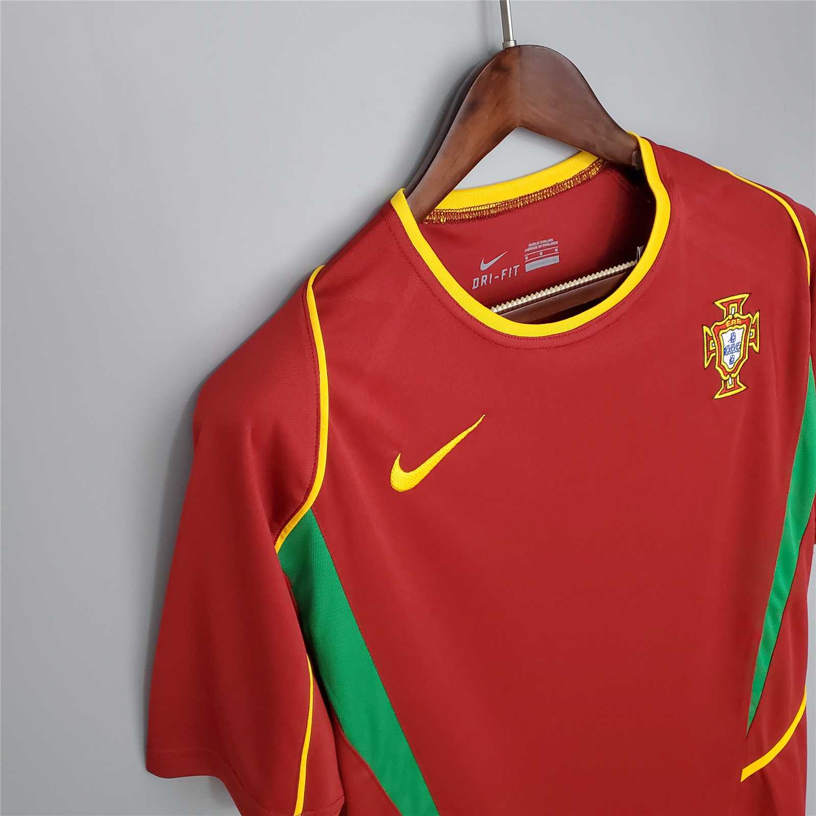 Camiseta Retro Portugal 2002 - Imagen 4